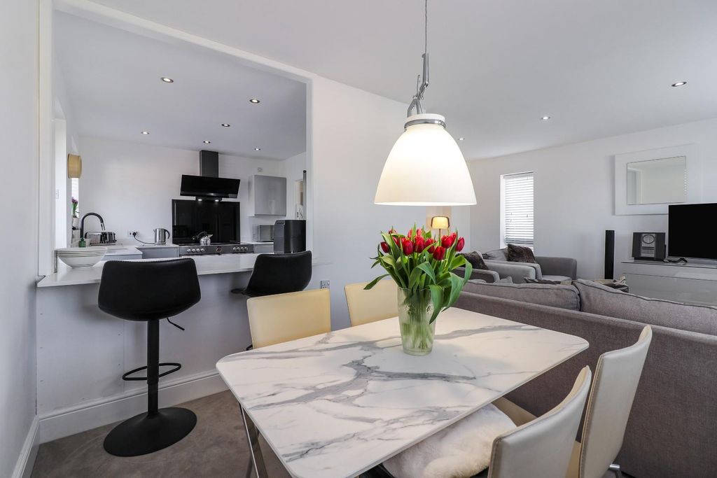 Property photo 3 of 17 Img_9979.Jpg