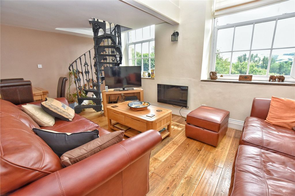 Property photo 2 of 24 Picture No. 19