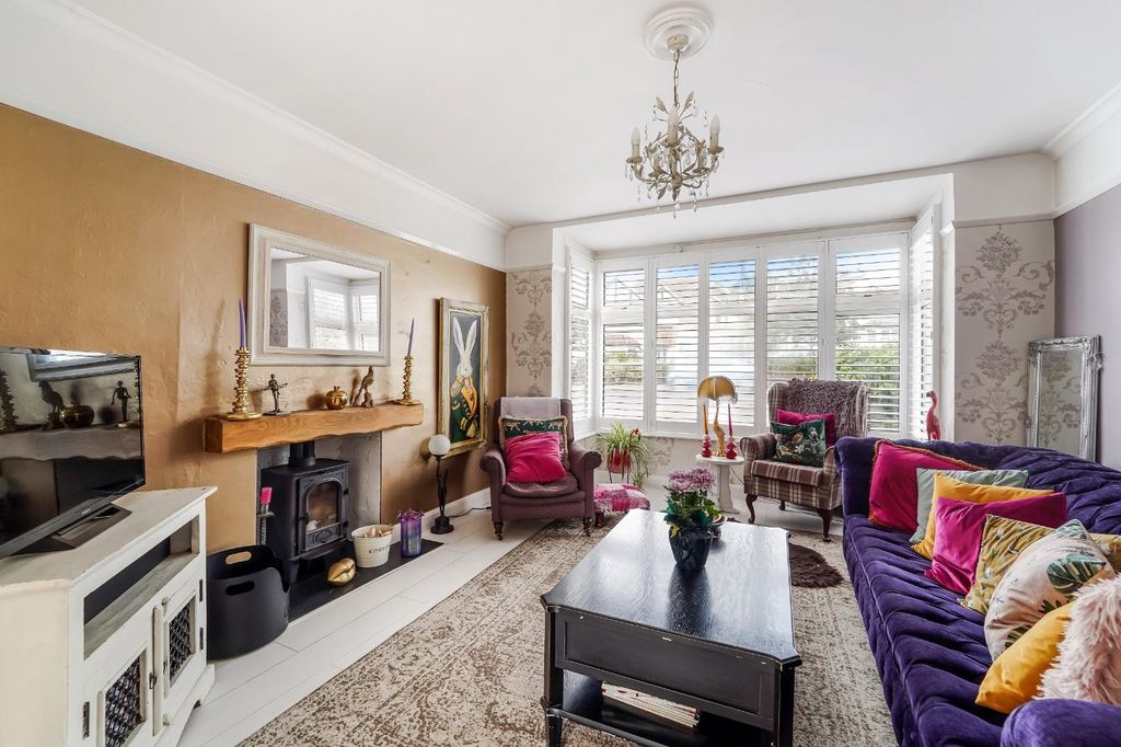 Property photo 3 of 21 Whiteshorse Drive