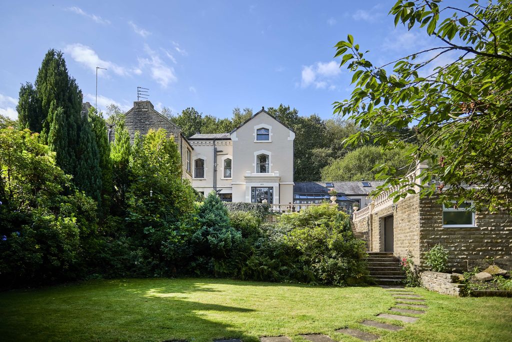 Property photo 3 of 49
