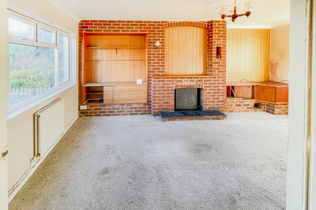 Property photo 2 of 16 12 Coronation Gardens, Shanklin, Isle Of Wight, Po37 7Dz