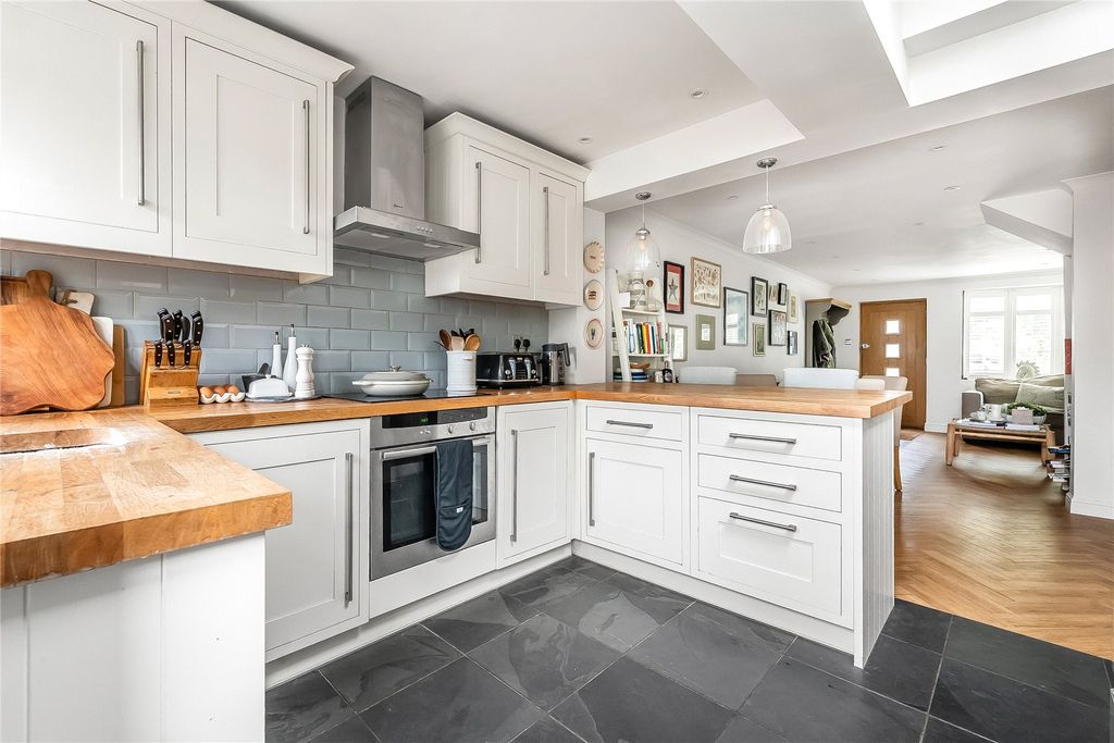 Property photo 3 of 26 Kitchen