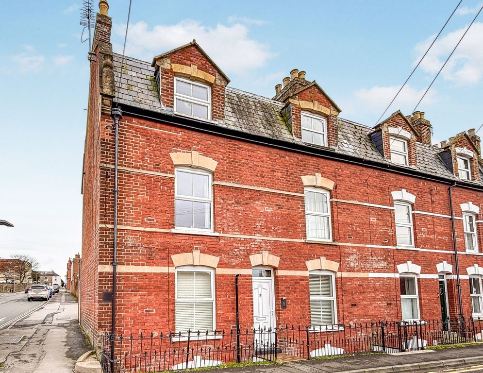 Property photo 1 of 8 External