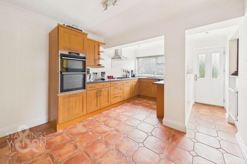 Property photo 3 of 40