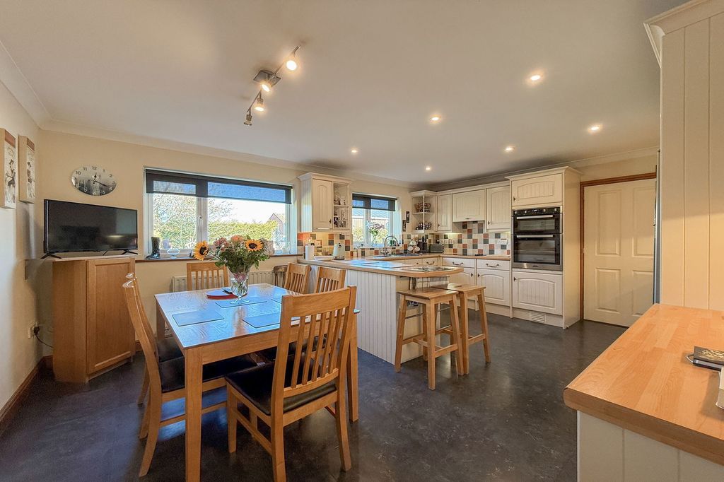 Property photo 2 of 47