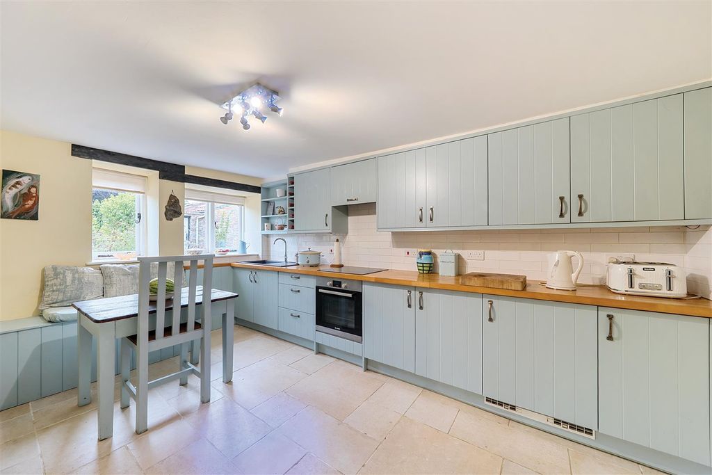 Property photo 2 of 19 Kitchen