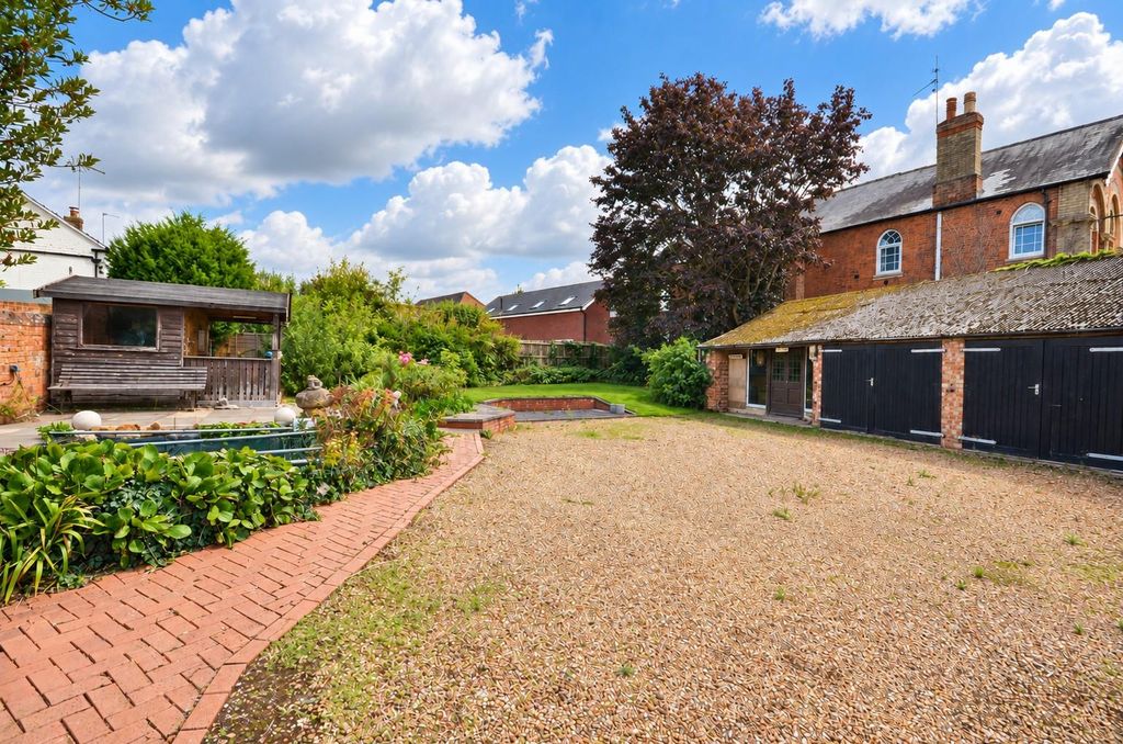 Property photo 2 of 16