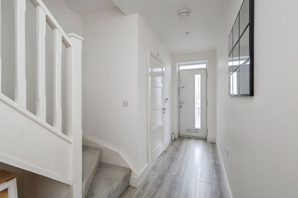 Property photo 2 of 27 Pbox-Img.Jpg