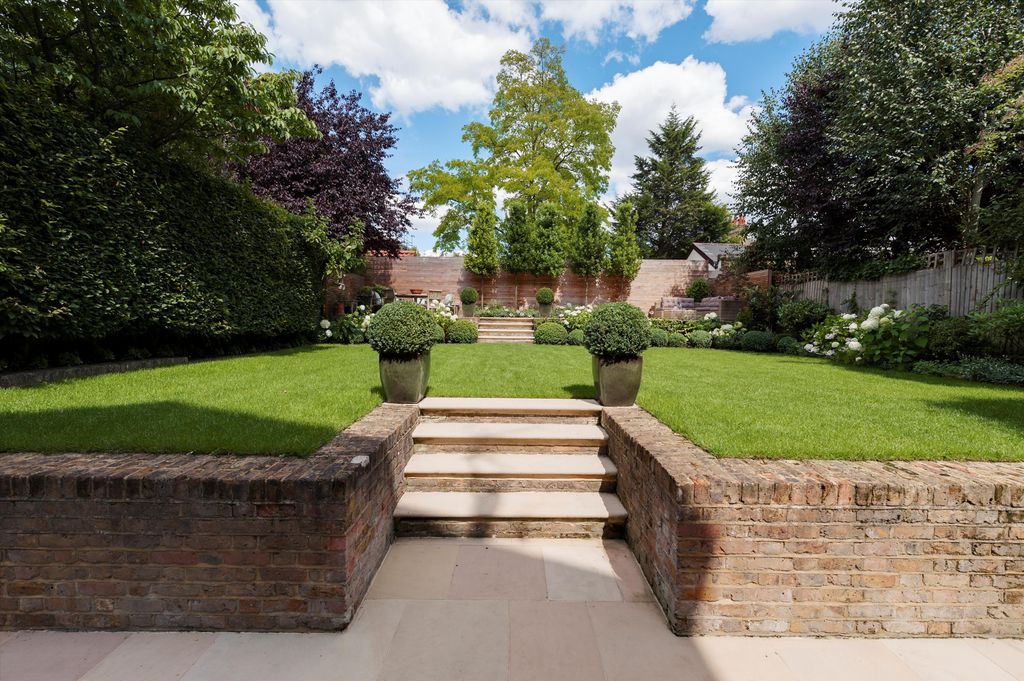 Property photo 2 of 18 Image