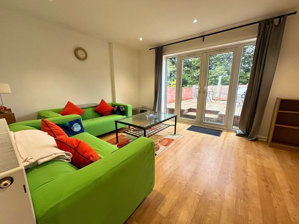 Property photo 1 of 15 Lounge