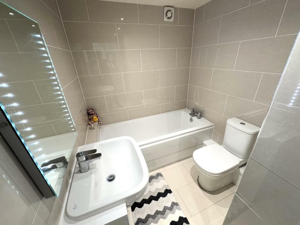 Property photo 3 of 4 Bath.Jpeg