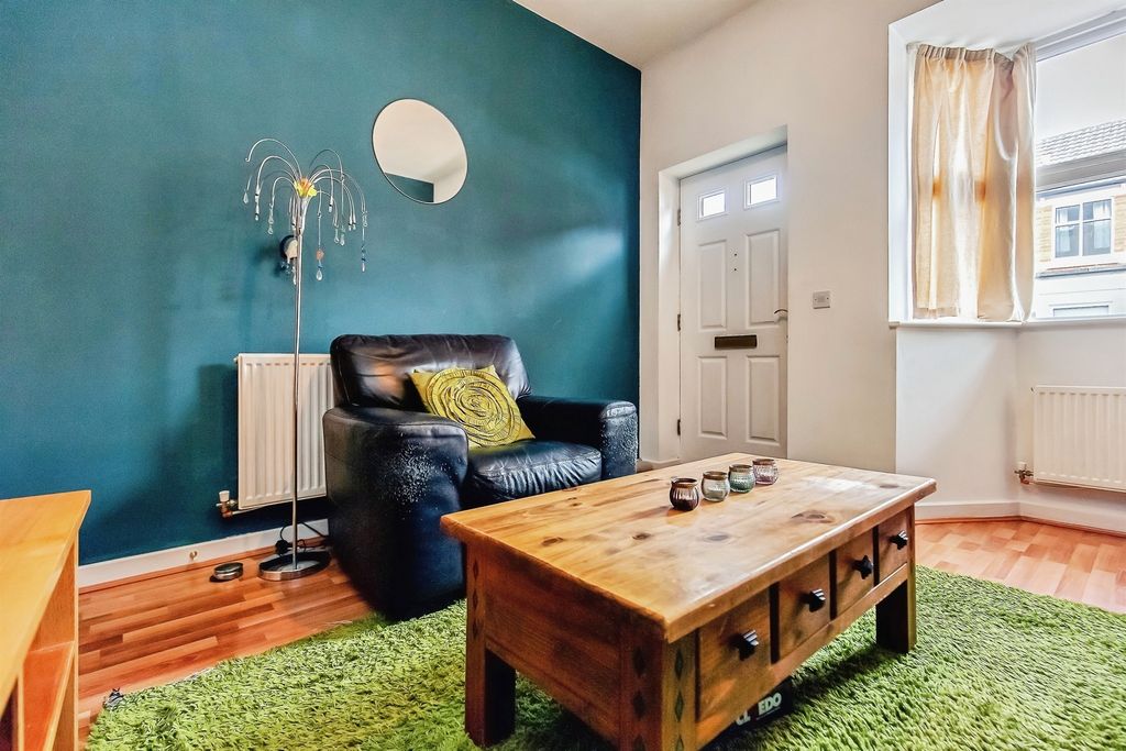 Property photo 2 of 20