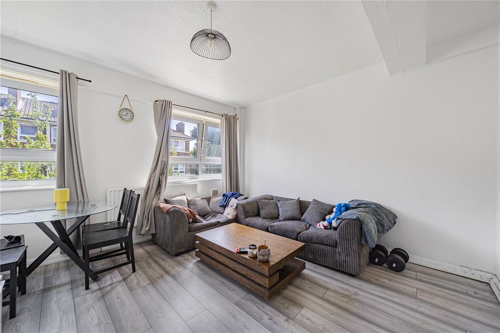 Property photo 3 of 17 Picture No. 06