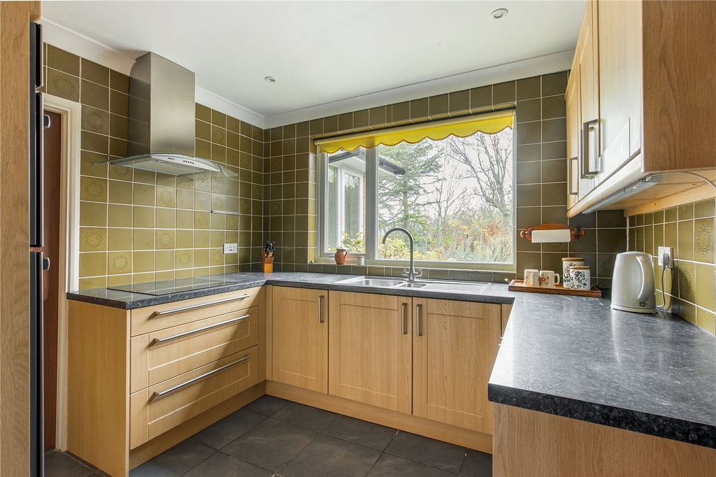 Property photo 3 of 12 Kitchen