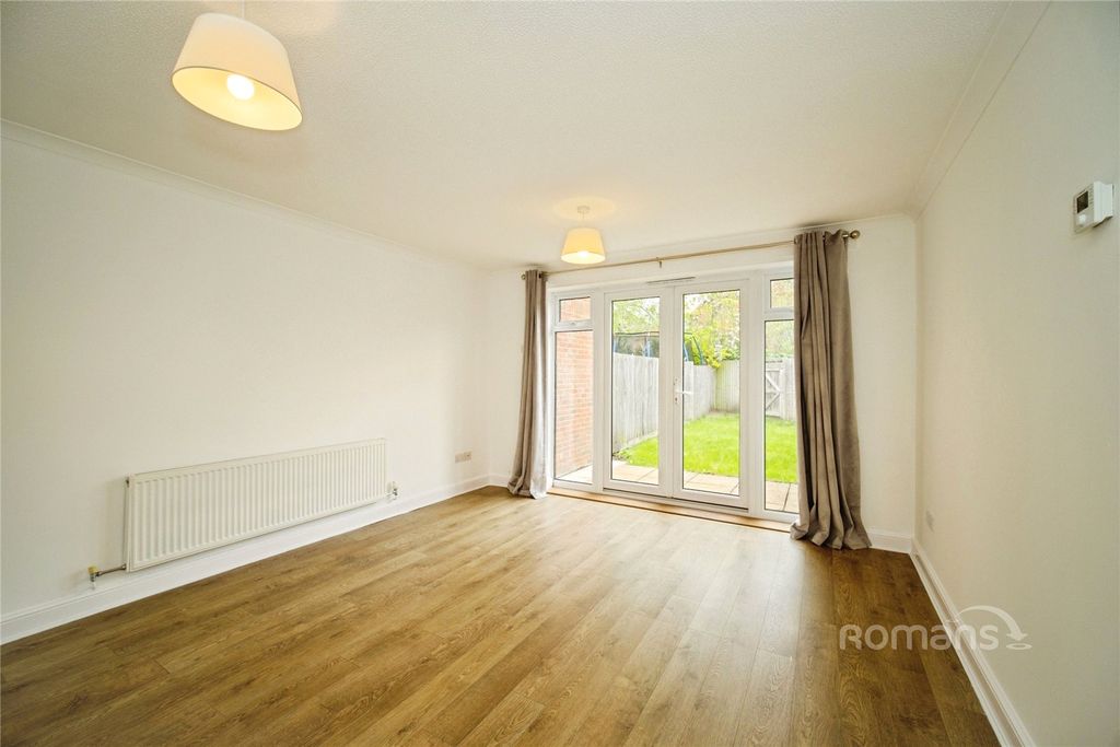 Property photo 2 of 8 Picture No. 10