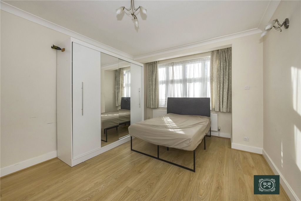 Property photo 2 of 15 Bedroom