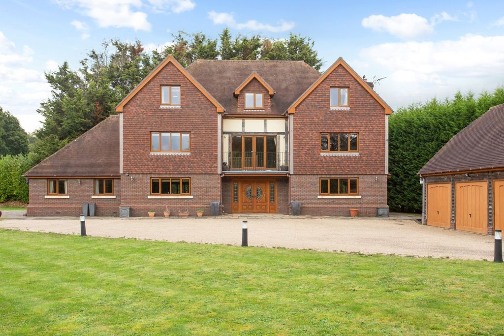 Property photo 1 of 21 Bolebroke Mill Fa...