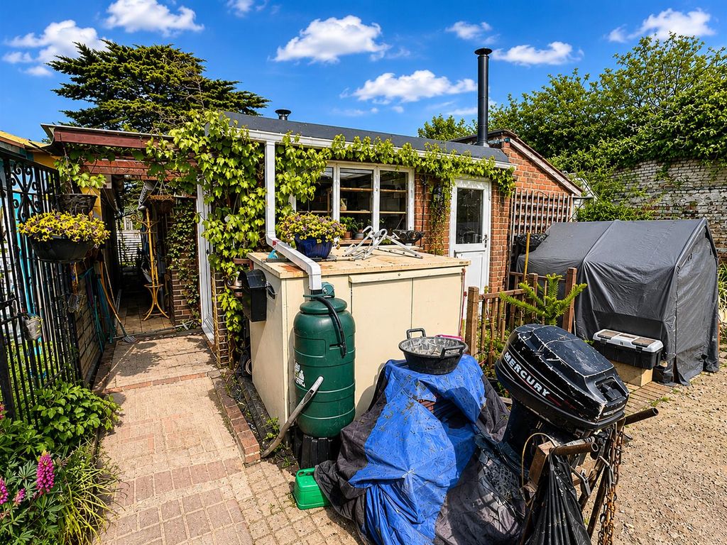 Property photo 1 of 12 Outside