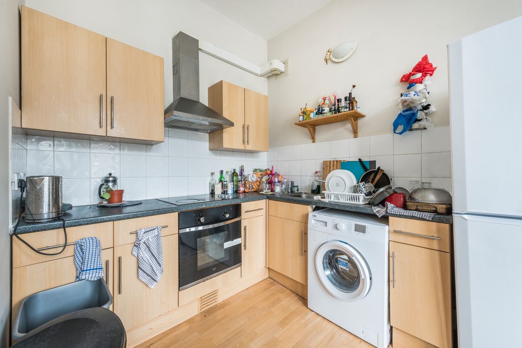 Property photo 3 of 7 Kitchen