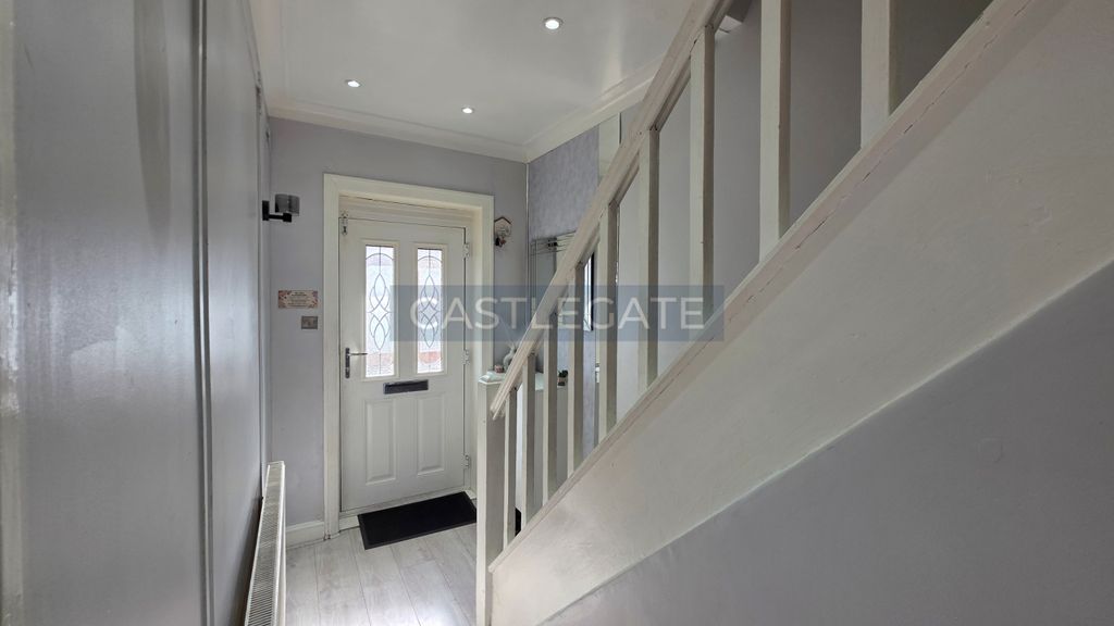 Property photo 2 of 43 34 Lynndale Avenue, Birkby, Huddersfield (5)