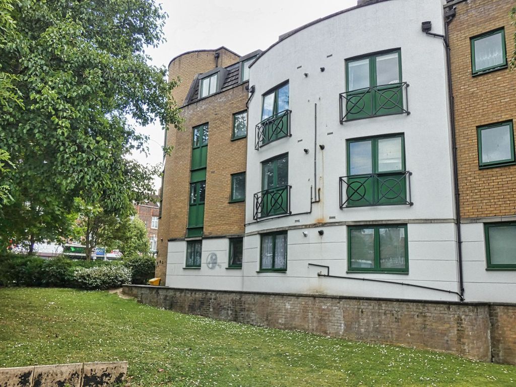 Property photo 2 of 12 P1070474