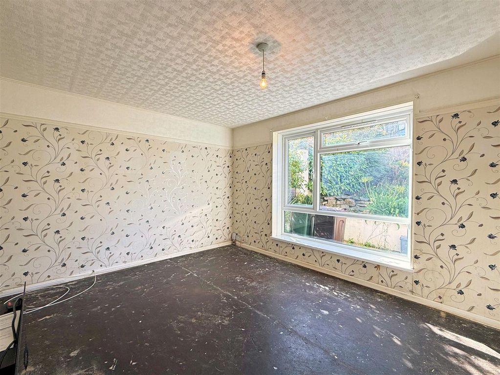 Property photo 3 of 11 Shakespeare Road 37 - Lounge 2.Jpg