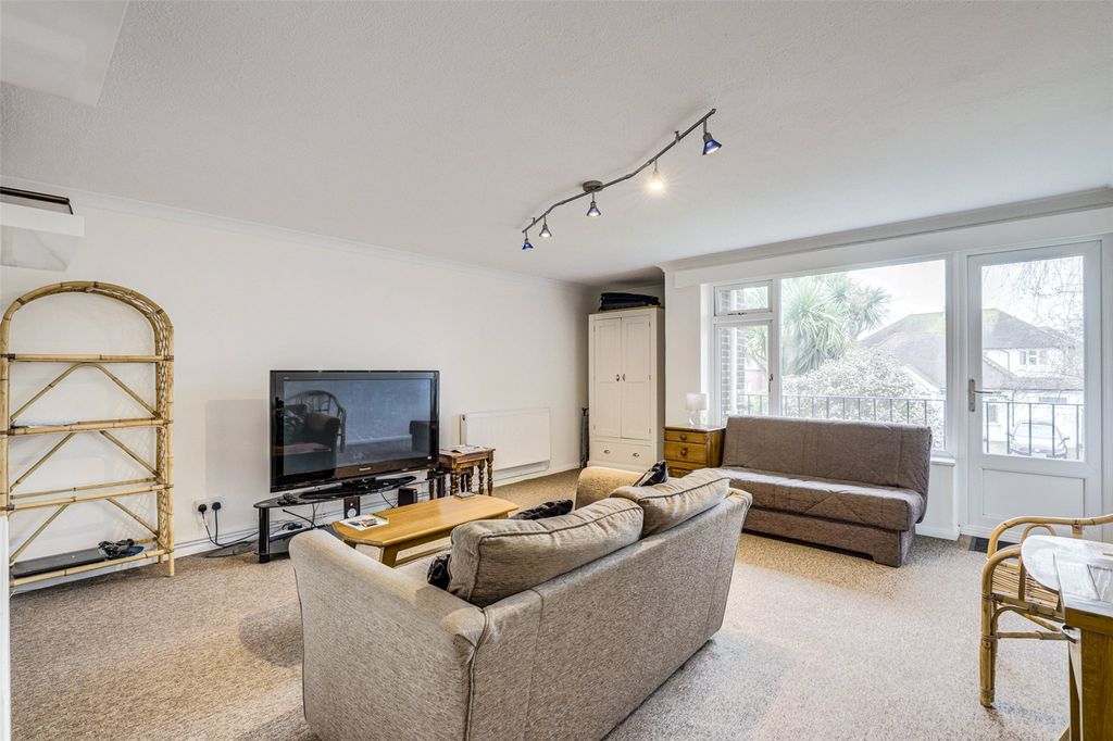 Property photo 2 of 8 Picture No. 12