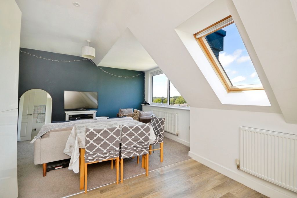 Property photo 3 of 17 Pbox-Img.Jpg
