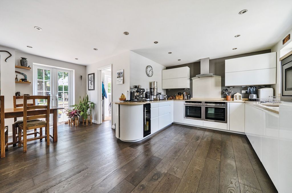 Property photo 2 of 17 1321580-25-686Fc5...