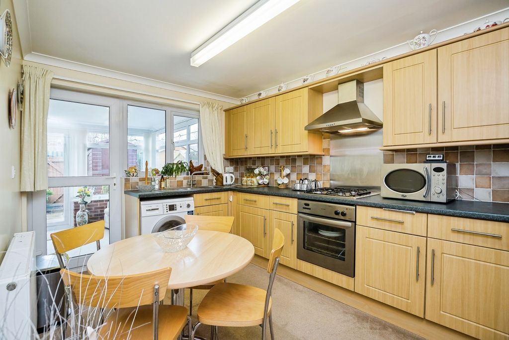 Property photo 3 of 12 Dining Kitchen