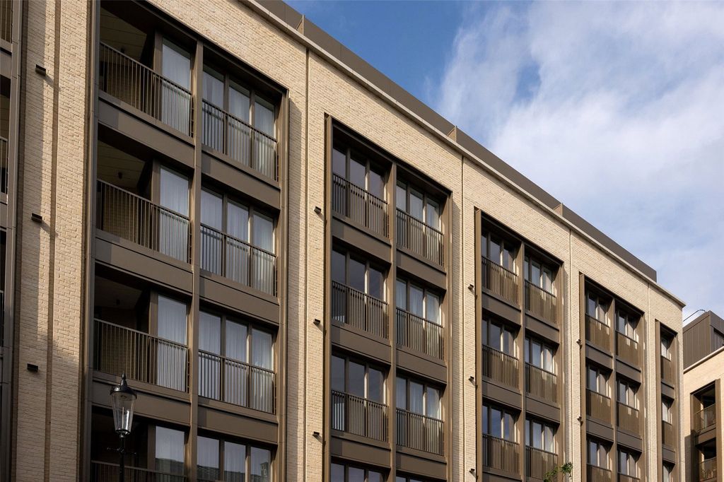 Property photo 2 of 21 External