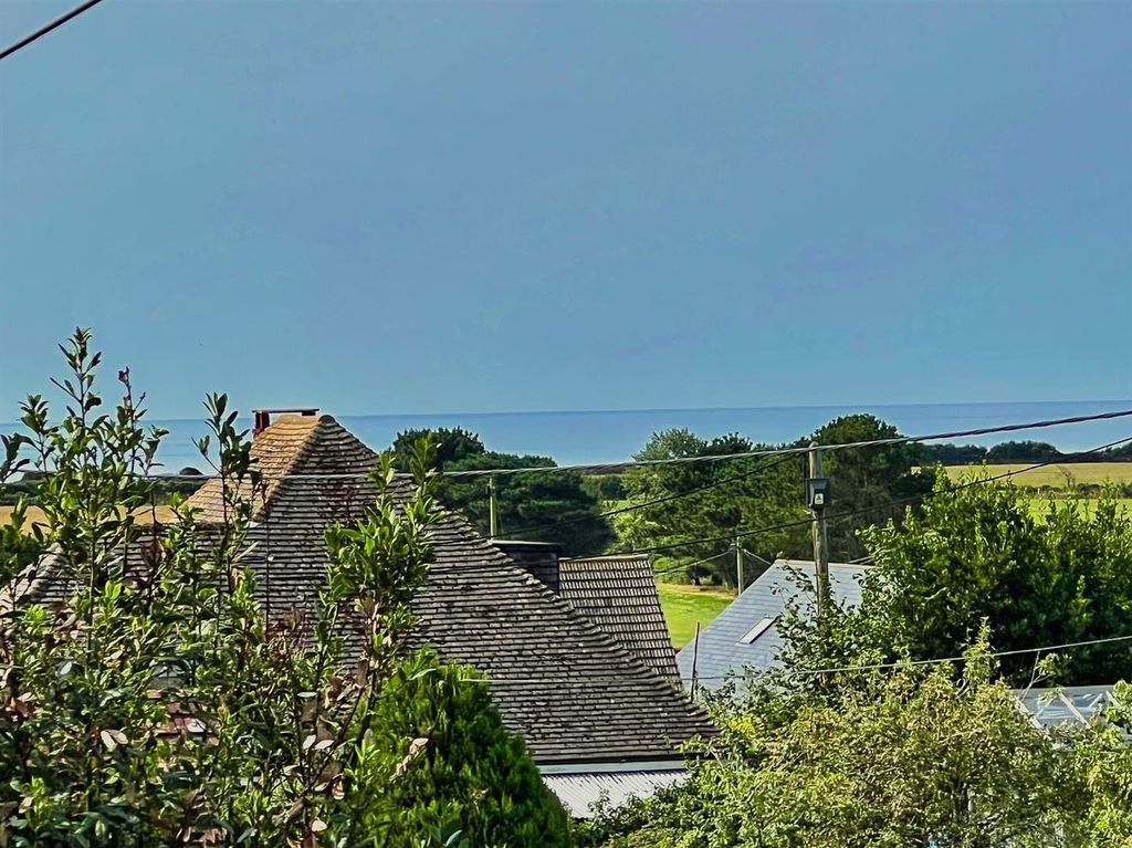 Property photo 2 of 23 Distant Sea View.Jpg