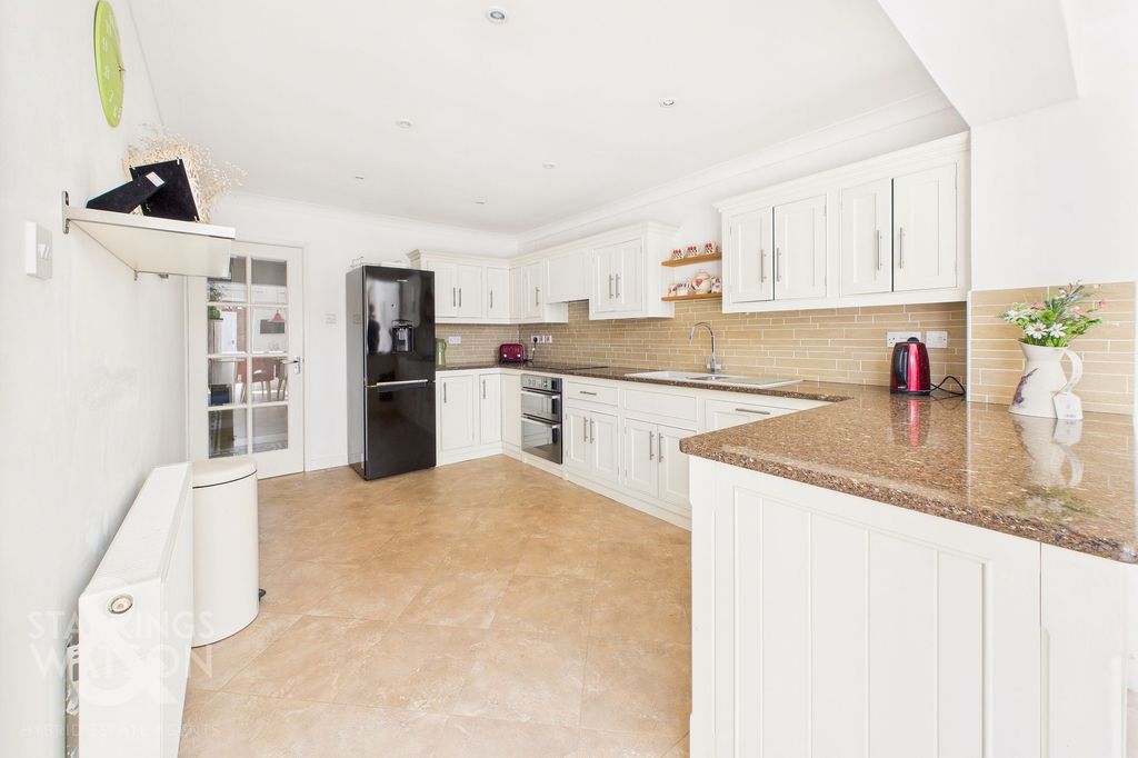 Property photo 3 of 23