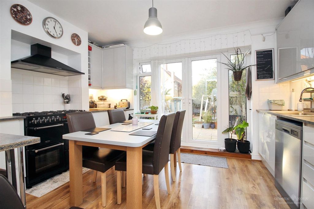 Property photo 2 of 26 Kitchen/Diner