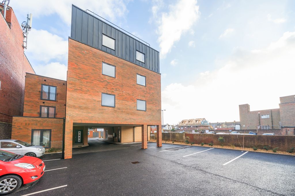 Property photo 1 of 10 Photo 11