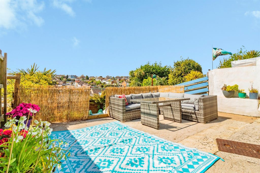 Property photo 2 of 29