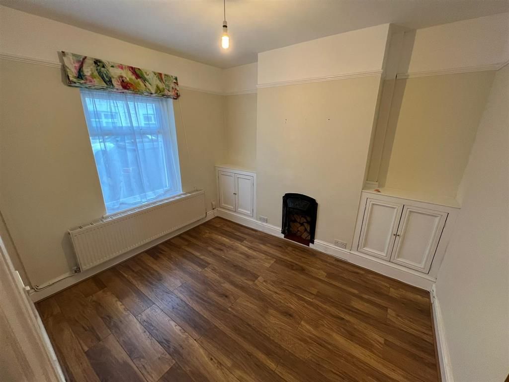 Property photo 1 of 9 Living Room