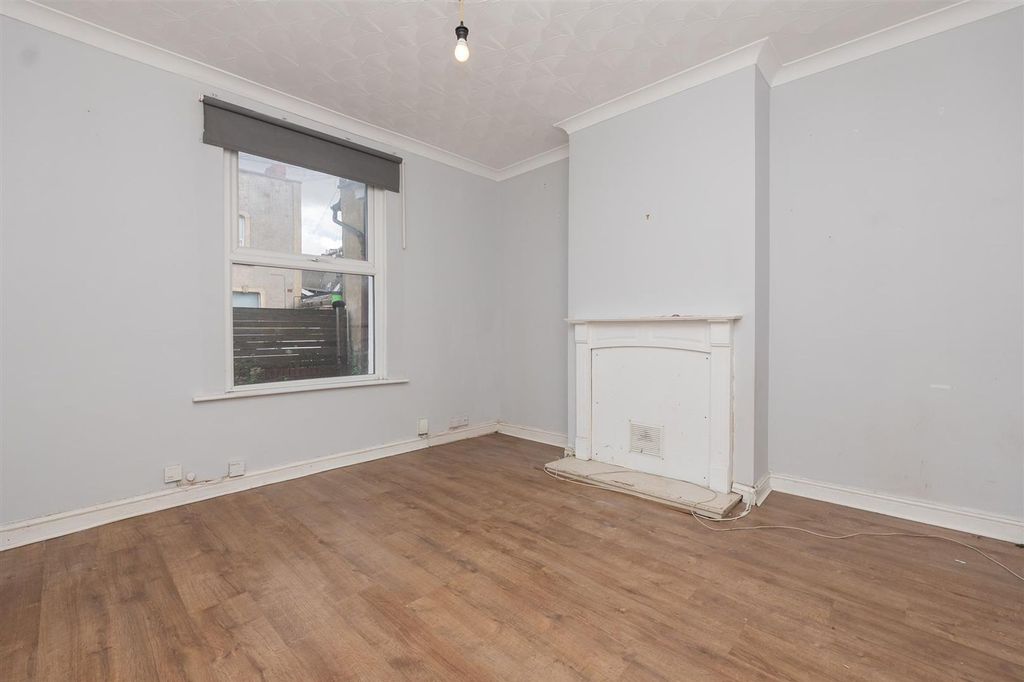 Property photo 3 of 27 35-Milsom-Street-Bs5-0Ss-3.Jpg