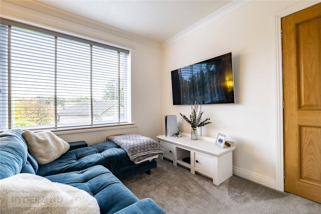 Property photo 3 of 26 Snug