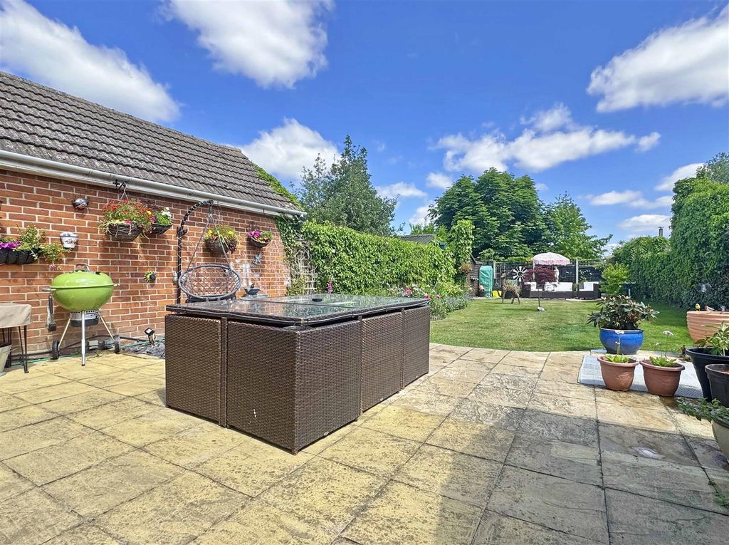 Property photo 2 of 26 Ext 4.Jpg