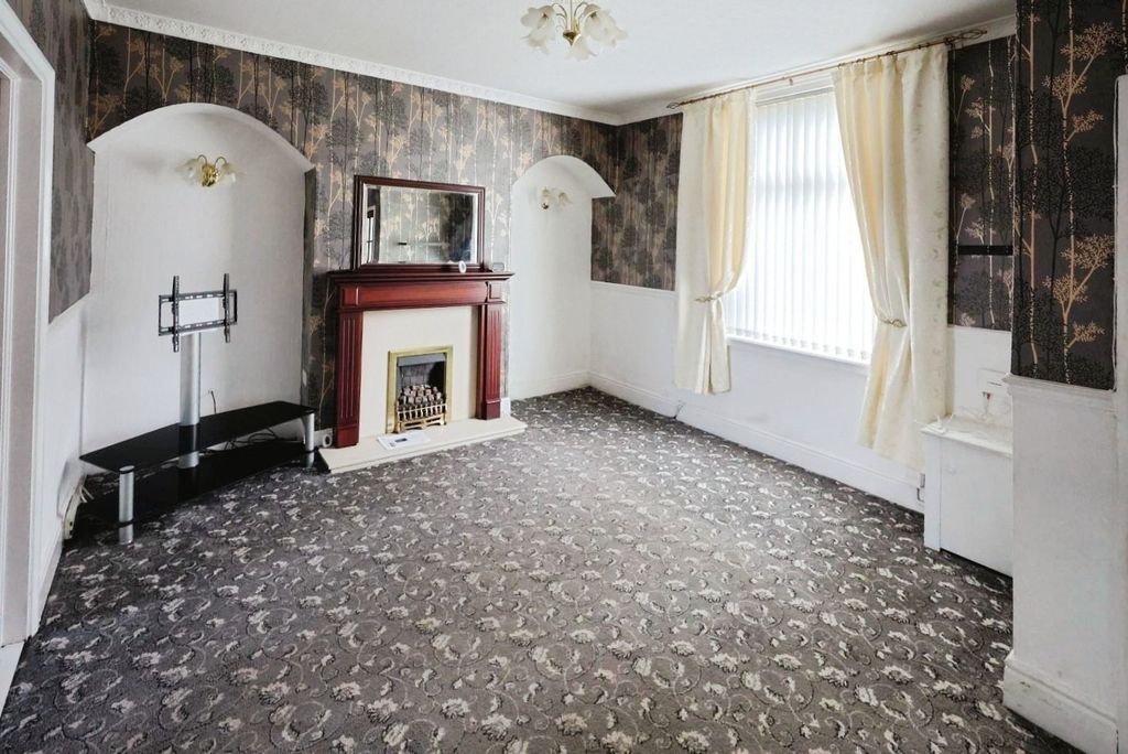 Property photo 2 of 11 Pbox-Img.Jpg