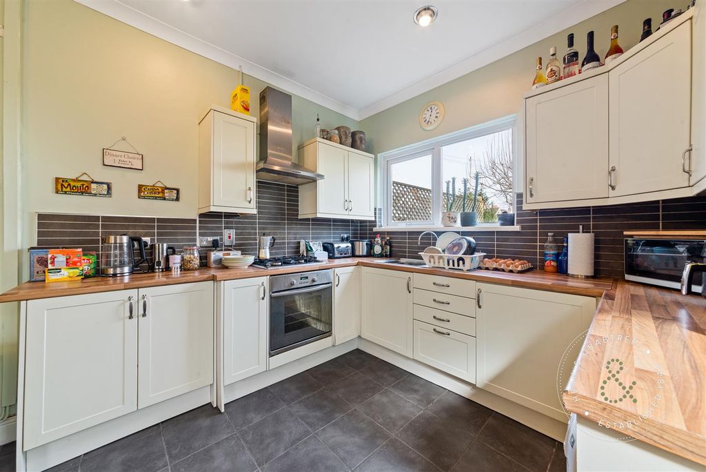 Property photo 3 of 33 Africa-Gardens-17.Jpg