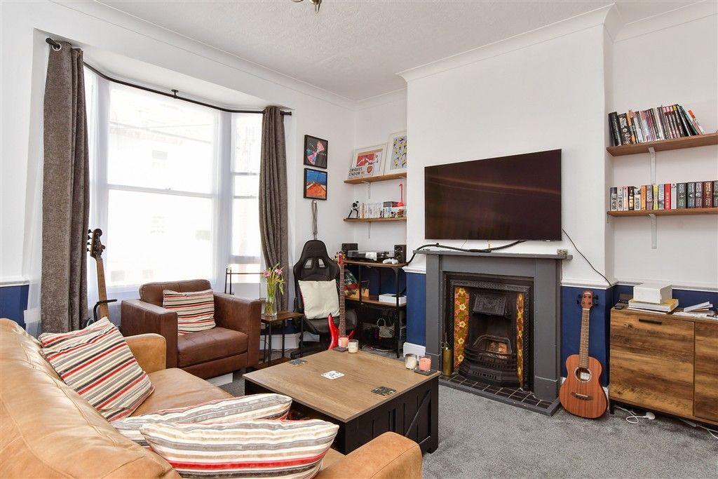 Property photo 3 of 11 Lounge