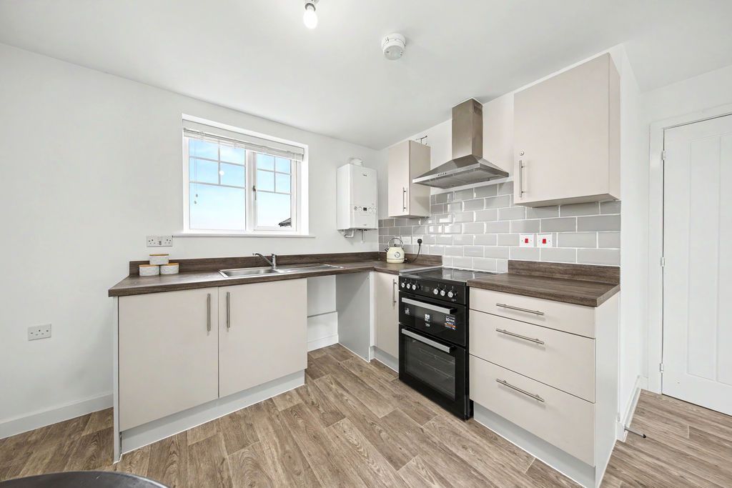 Property photo 2 of 21 Kitchen