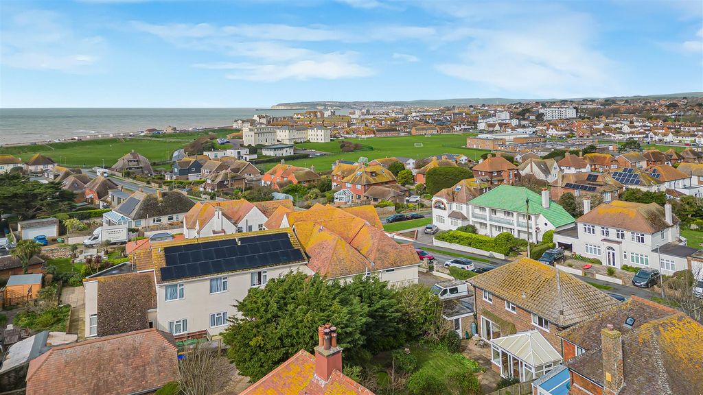 Property photo 3 of 27 Location