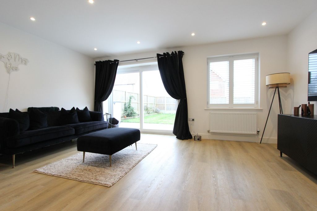 Property photo 2 of 19 Photo 12