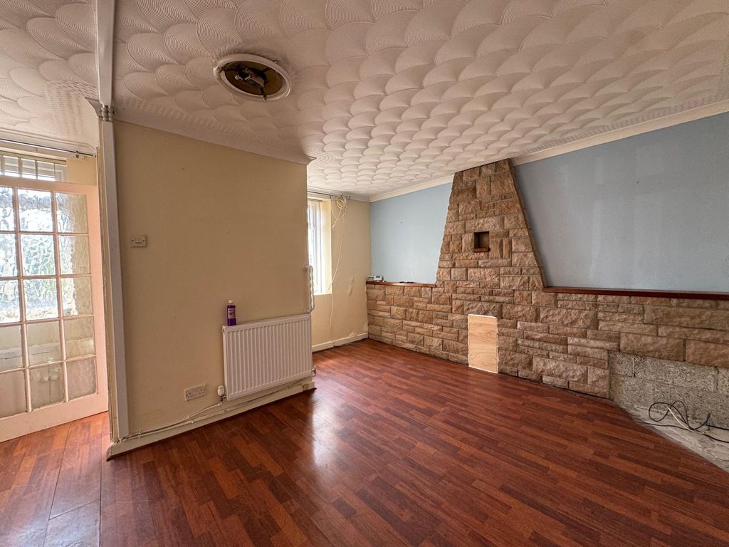 Property photo 2 of 13 ba2cc2B3-61Ad-4Dd6-Adaf-B9Adfa433d3A.Jpeg