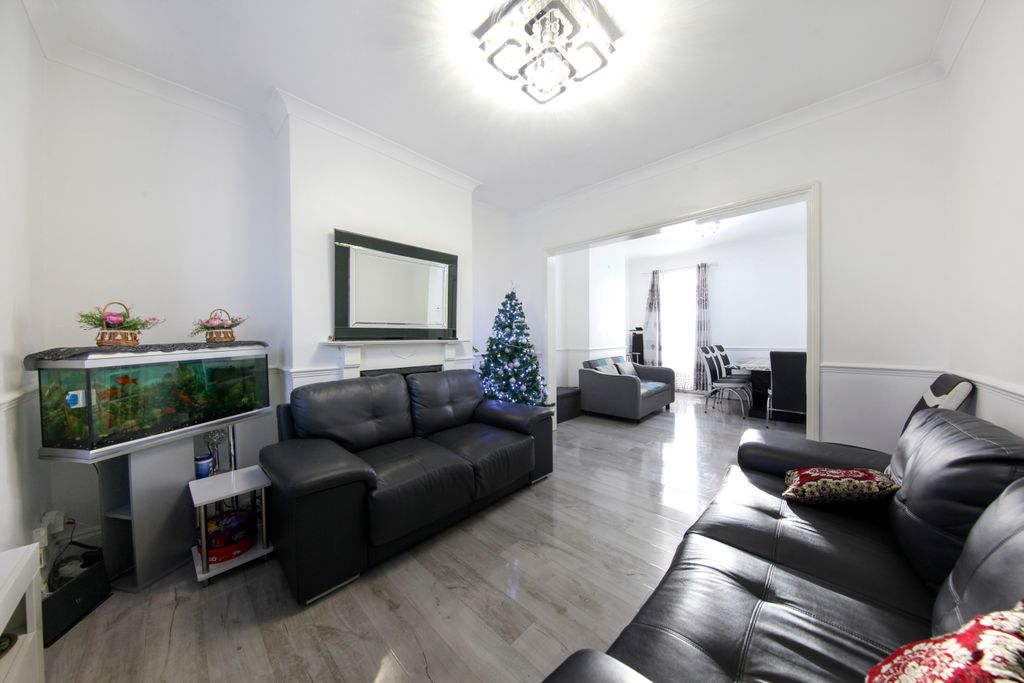 Property photo 2 of 21