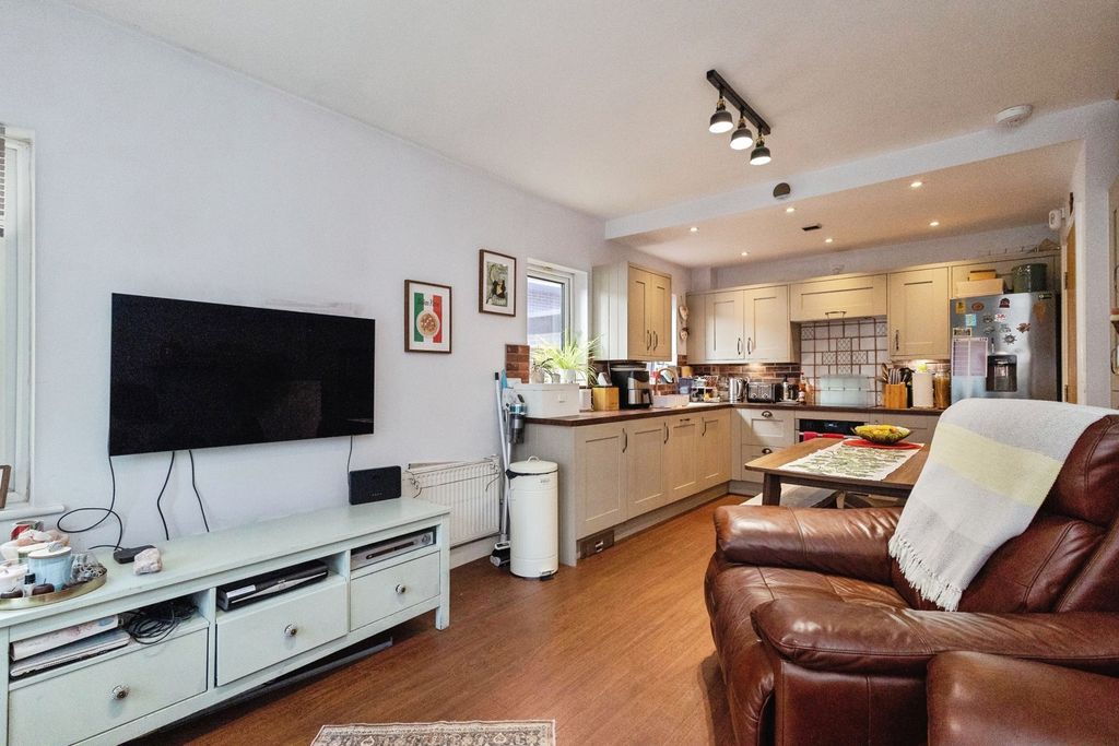 Property photo 2 of 20 Pbox-Img.Jpg