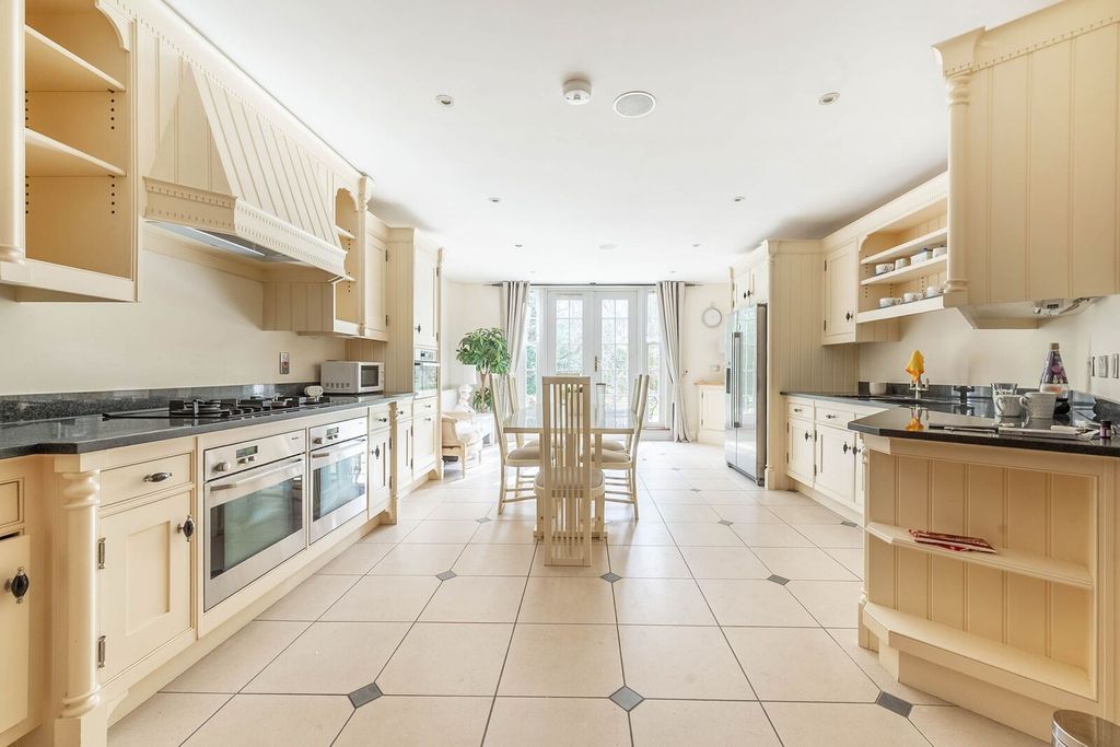 Property photo 2 of 19